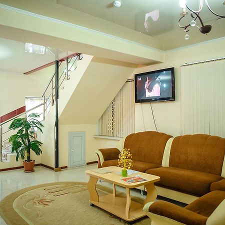 טרז Hotel Prestizh מראה חיצוני תמונה