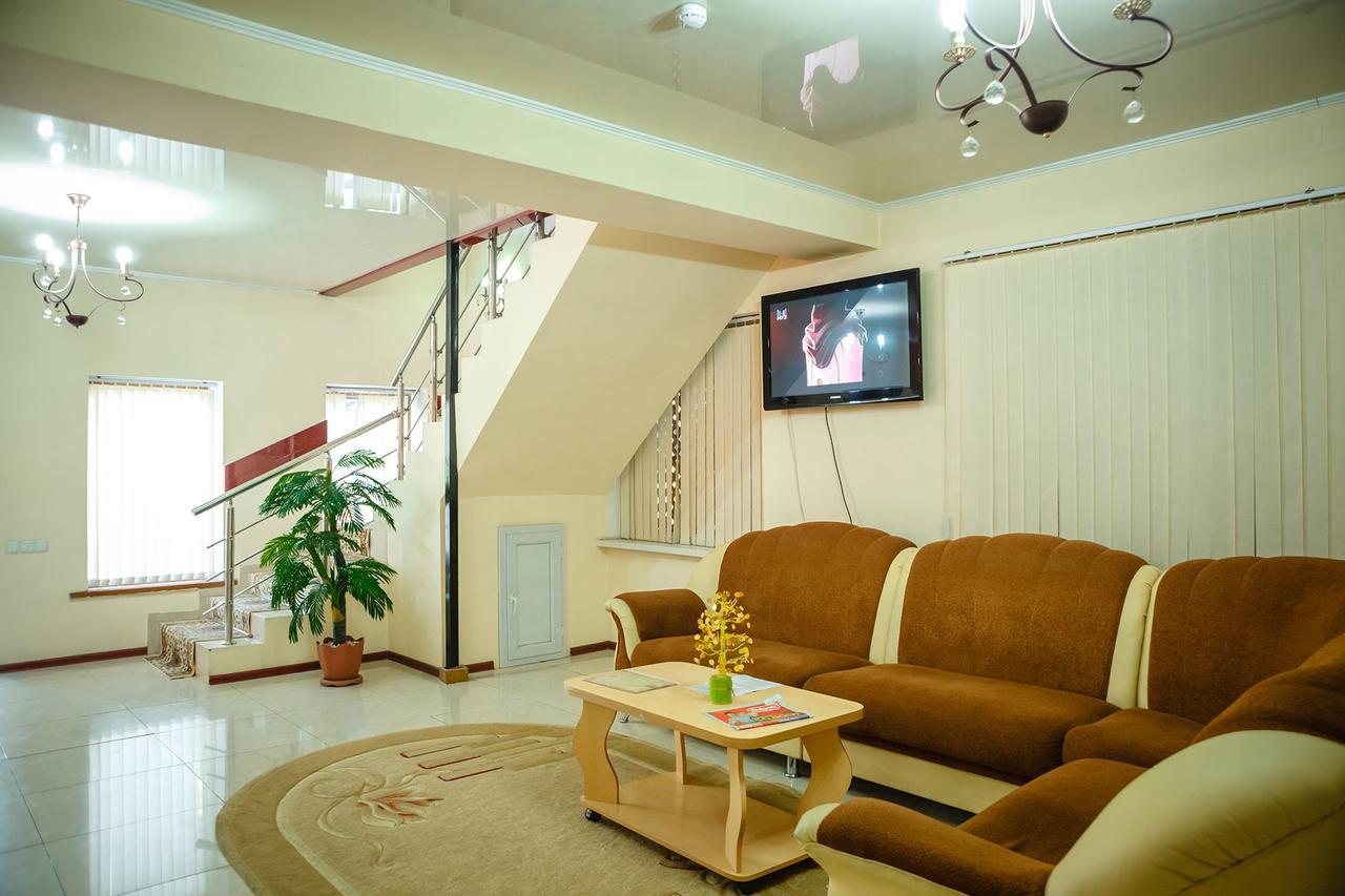 טרז Hotel Prestizh מראה חיצוני תמונה