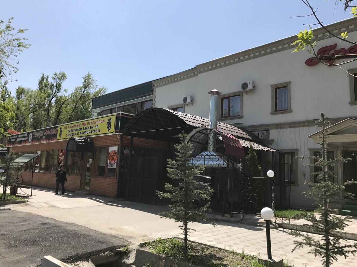 טרז Hotel Prestizh מראה חיצוני תמונה