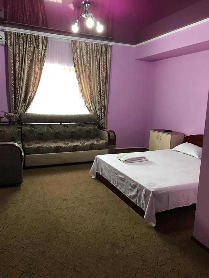 טרז Hotel Prestizh מראה חיצוני תמונה